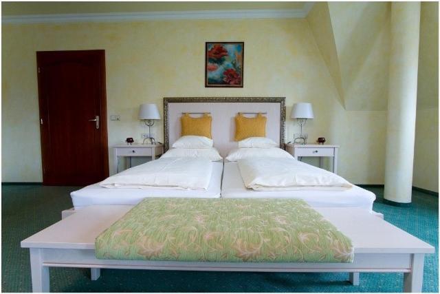 Hetkuti Wellness Hotel Mór Esterno foto